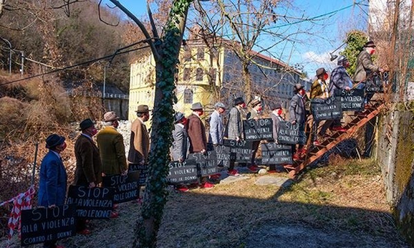 Uomini in scarpe rosse: appello per un appuntamento a Torino